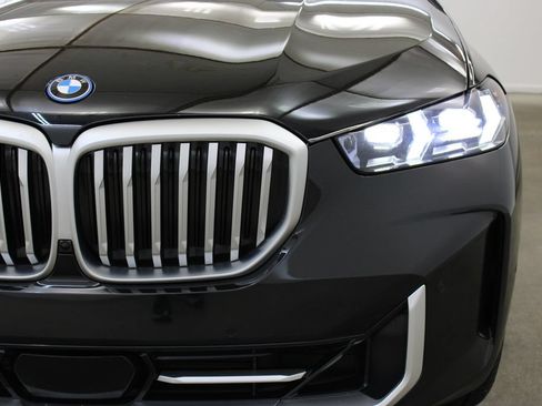 Used 2025 BMW X5 xDrive50e AWD/4WD image 8