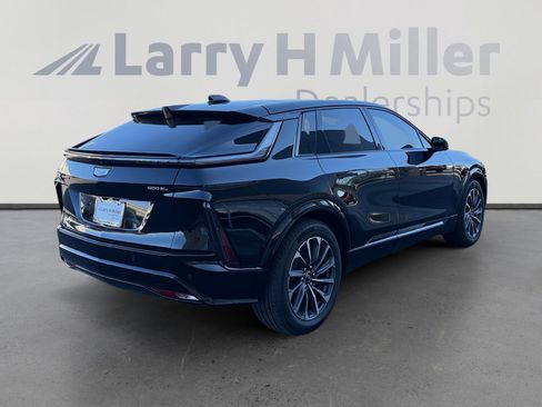 Used 2026 Cadillac Lyriq Premium Sport AWD/4WD image 5