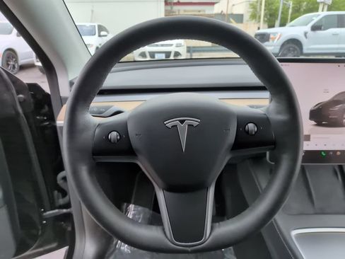 Used 2022 Tesla Model Y Long Range AWD/4WD image 21