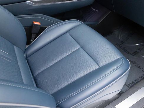 Used 2025 Cadillac Escalade IQ Luxury 2 image 30