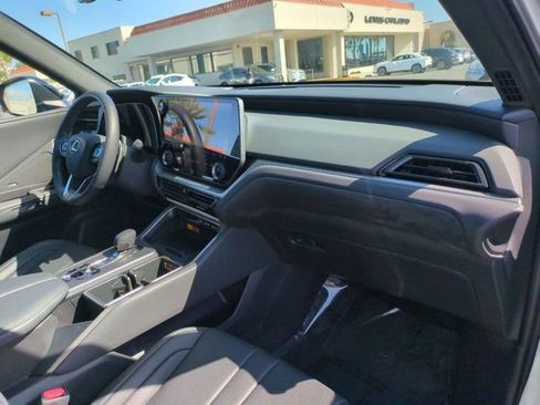 Used 2025 Lexus TX 500h AWD image 32