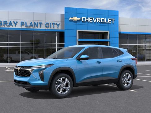 New 2026 Chevrolet Trax LS w/ LS Convenience Package FWD image 2