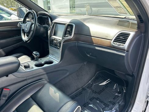 Used 2015 Jeep Grand Cherokee Overland w/ Advanced Technology Group AWD/4WD image 40