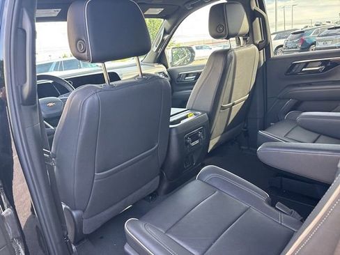 Used 2025 Chevrolet Tahoe Premier AWD/4WD image 12