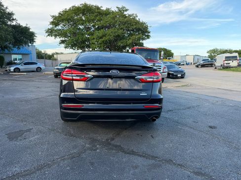 Used 2019 Ford Fusion SE w/ Equipment Group 151A FWD image 4