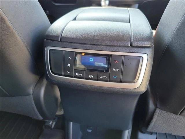 Used 2019 Toyota Highlander Limited FWD image 14