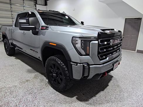 Used 2024 GMC Sierra 2500 AT4 w/ AT4 Premium Plus Package AWD/4WD image 3