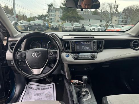Used 2018 Toyota RAV4 XLE image 11