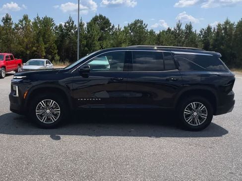 Used 2025 Chevrolet Traverse LT image 5