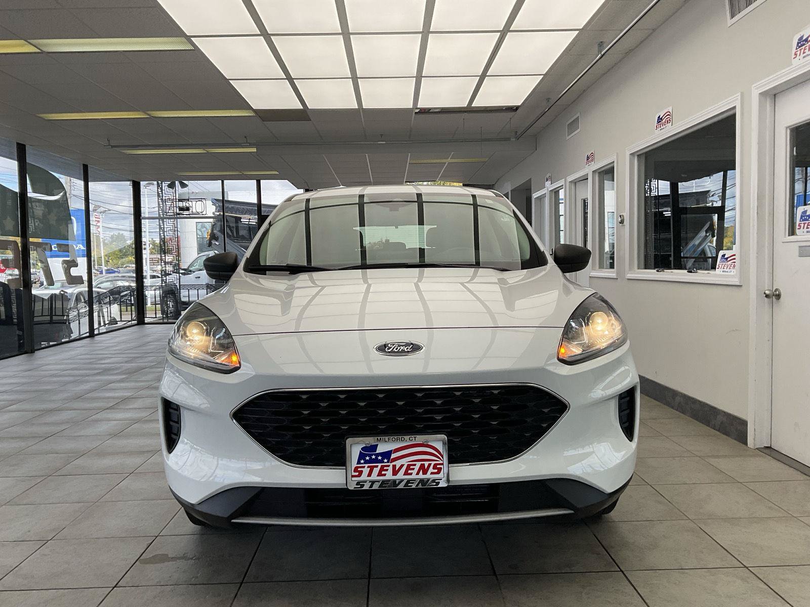 Used 2022 Ford Escape SE w/ Cold Weather Package AWD/4WD image 2