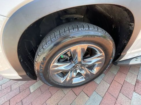 Used 2018 Toyota Highlander Limited Platinum image 25