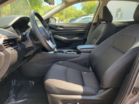 Used 2024 Nissan Altima 2.5 SV FWD image 17