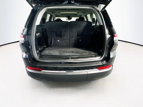 Used 2023 Jeep Grand Cherokee L Limited AWD/4WD image 32