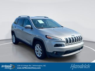Used 2018 Jeep Cherokee Latitude FWD video 1