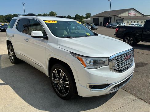 Used 2017 GMC Acadia Denali w/ Technology Package FWD image 3