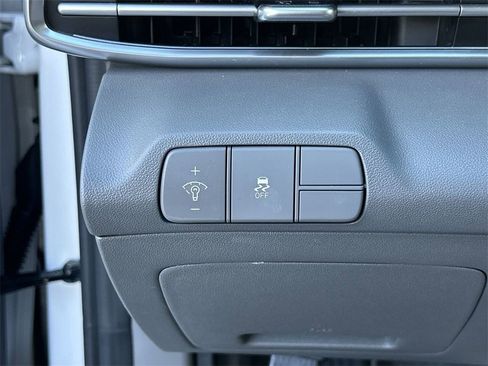 Certified 2024 Hyundai Elantra SEL image 23