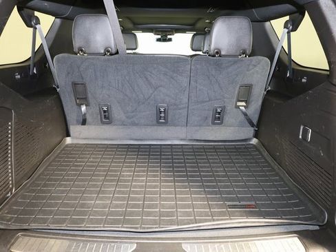 Used 2021 Chevrolet Suburban Z71 image 24