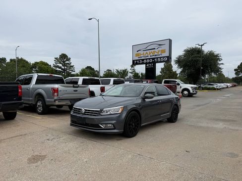 Used 2018 Volkswagen Passat 2.0T SEL Premium FWD image 40