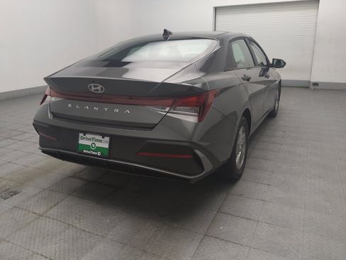 Used 2025 Hyundai Elantra SE FWD image 9