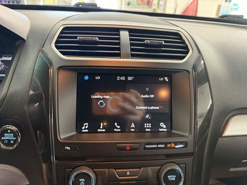 Used 2017 Ford Explorer XLT w/ Equipment Group 202A AWD/4WD image 17