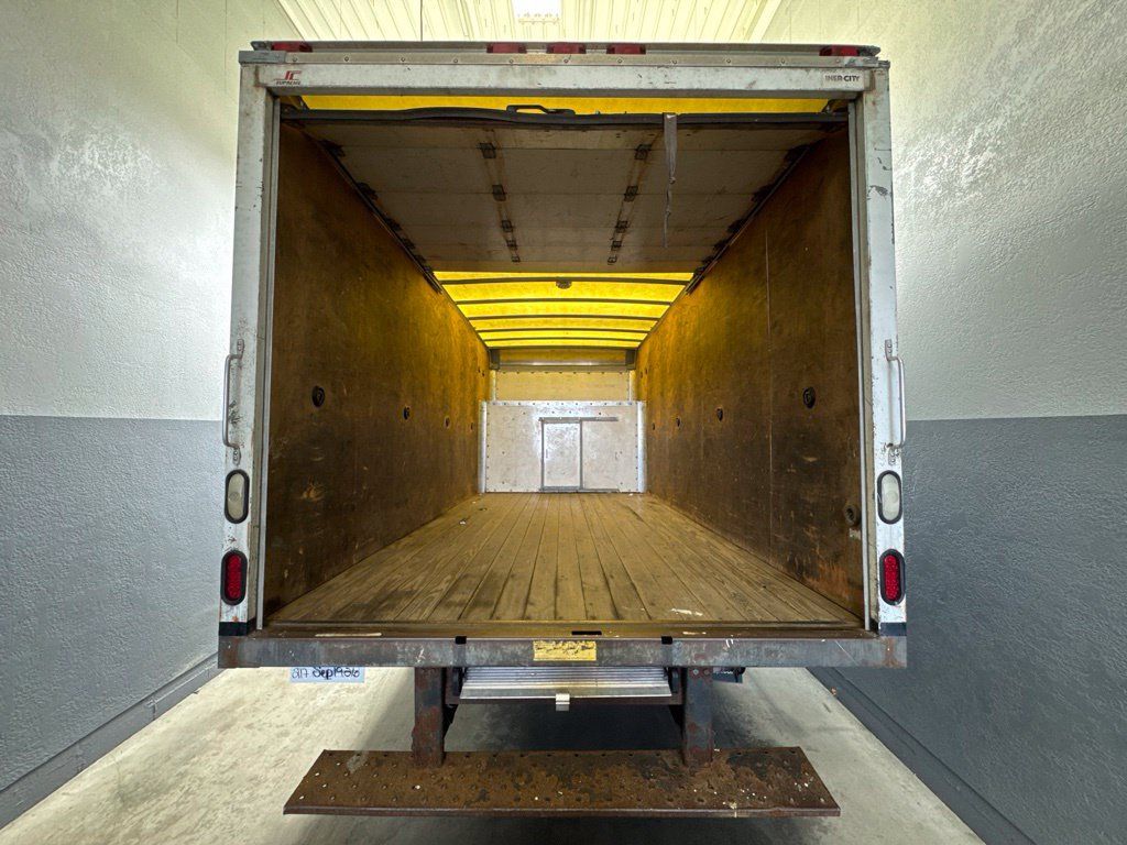 Used 2011 Chevrolet Express 3500 Extended RWD image 16