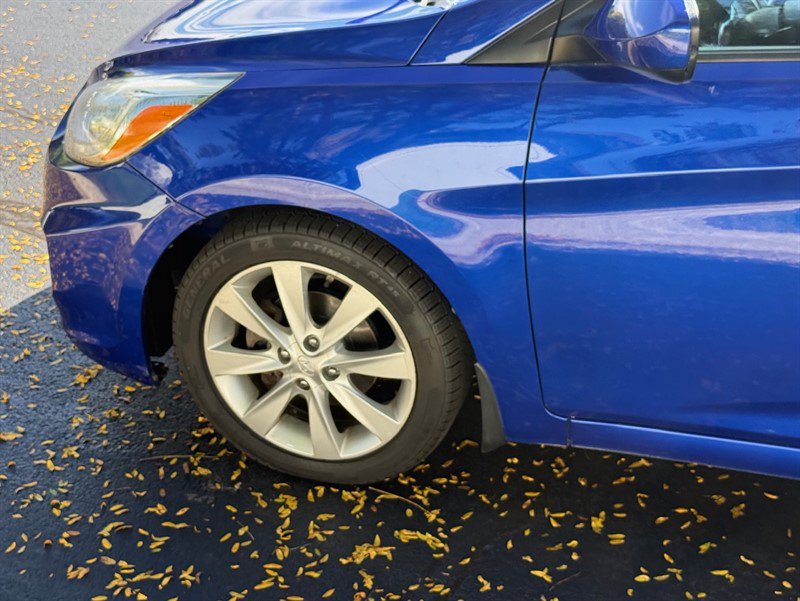 Used 2014 Hyundai Accent GLS w/ Option Group 2 FWD image 27