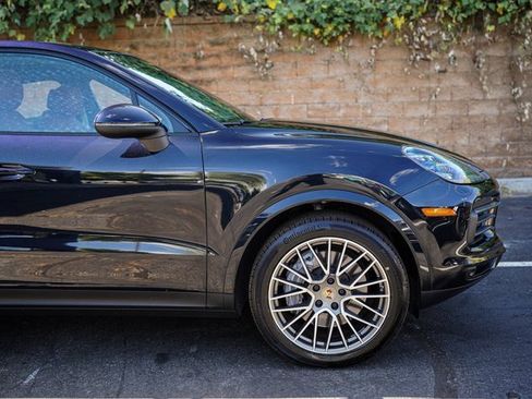 Used 2023 Porsche Cayenne Platinum Edition image 10