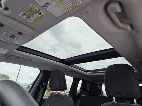 Used 2021 Jeep Renegade Latitude FWD image 20
