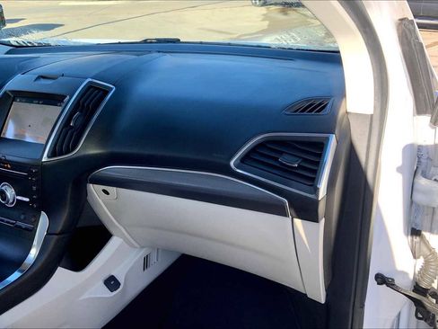 Used 2019 Ford Edge Titanium w/ Equipment Group 301A FWD image 16