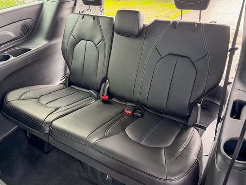 New 2026 Chrysler Pacifica Select image 22