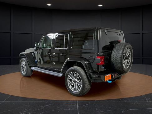 Used 2024 Jeep Wrangler High Altitude AWD/4WD image 3