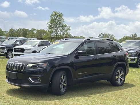 Used 2019 Jeep Cherokee Limited w/ Luxury Group FWD image 14