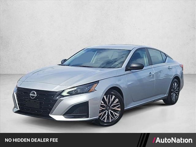 Used 2025 Nissan Altima 2.5 SV FWD image 1