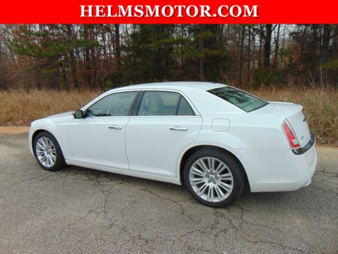 Used 2014 Chrysler 300 C w/ Light Group image 8