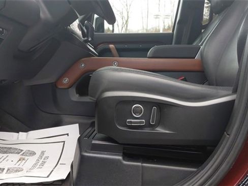 Used 2023 Land Rover Defender 130 X-Dynamic SE image 13