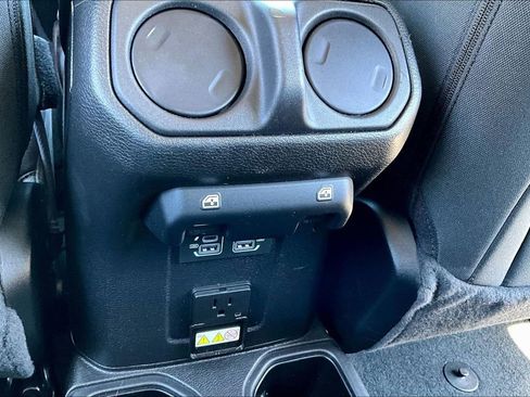 Used 2022 Jeep Wrangler Unlimited Sahara w/ Cold Weather Group image 10