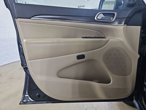 Used 2014 Jeep Grand Cherokee Limited w/ Luxury Group II AWD/4WD image 31