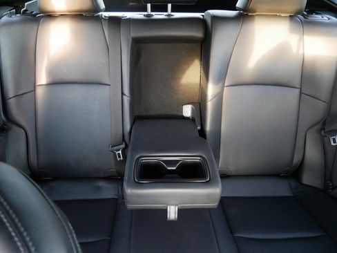 Used 2024 Toyota Venza XLE image 18