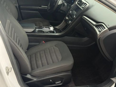 Used 2017 Ford Fusion SE FWD image 18