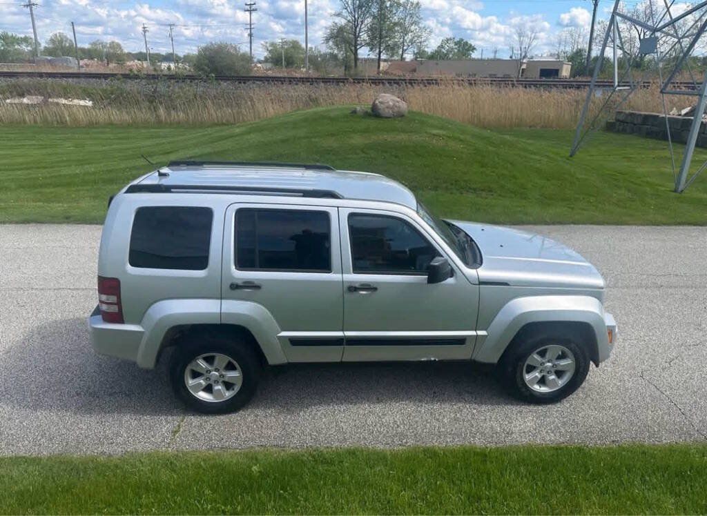 Used 2010 Jeep Liberty Sport w/ Popular Equipment Group AWD/4WD image 6
