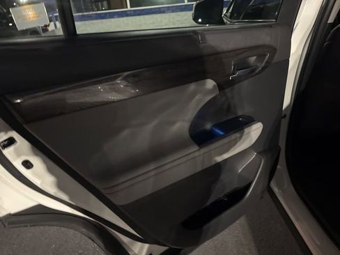 Used 2022 Toyota Highlander Platinum image 19