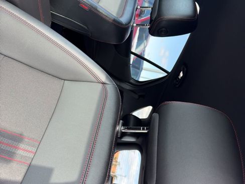 Used 2023 Chevrolet Equinox RS image 27