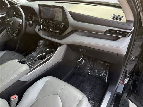 Used 2022 Toyota Highlander Limited image 28