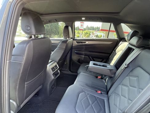 Used 2024 Volkswagen Atlas Cross Sport SE AWD/4WD image 12
