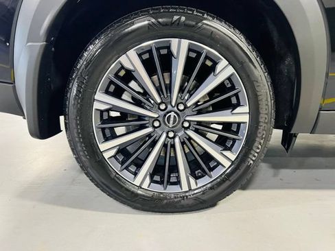 New 2026 Nissan Pathfinder Platinum FWD image 14