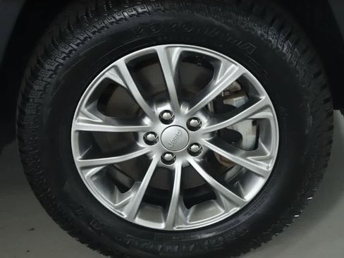 Certified 2021 Jeep Cherokee Latitude Lux w/ Comfort/Convenience Group AWD/4WD image 10