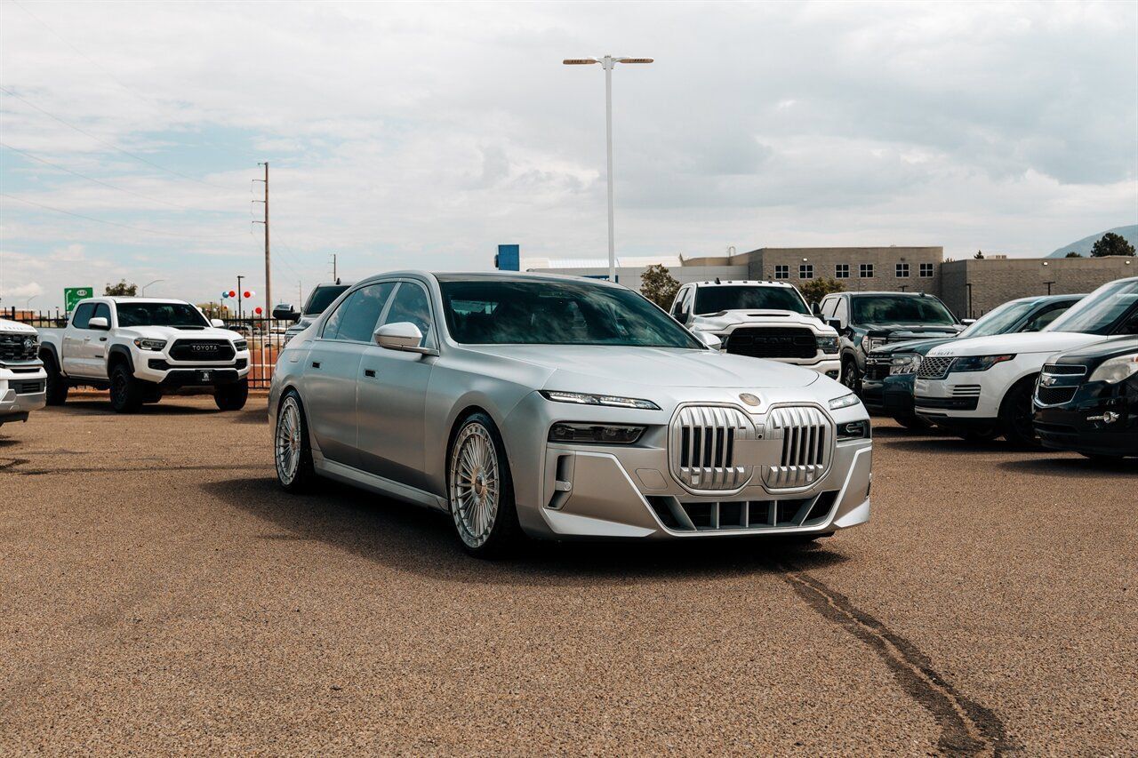 Used 2025 BMW 760i xDrive AWD/4WD image 1