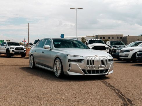 Used 2025 BMW 760i xDrive AWD/4WD image 1