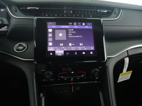 New 2025 Jeep Grand Cherokee Laredo image 10