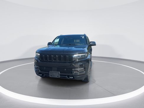 Used 2024 Jeep Wagoneer Series II w/ Convenience Group I image 3